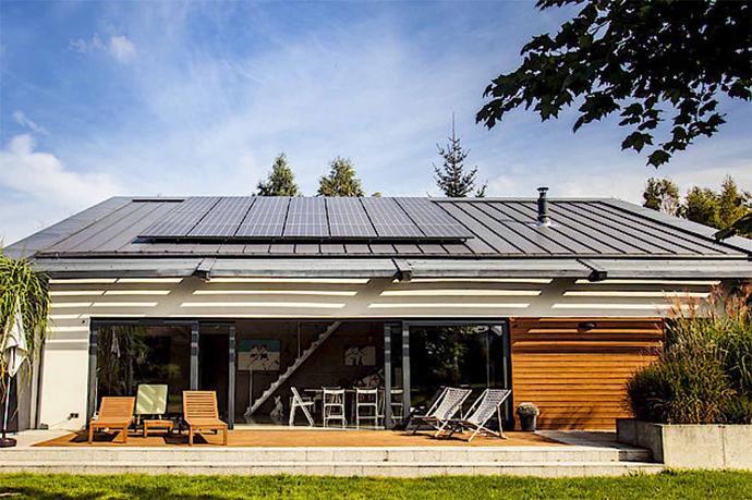 fotovoltaïsche zonnepanelen glas/glas op schuin dak