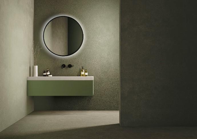 ronde spiegel met indirect licht als badkameridee